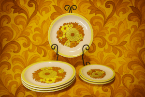 Vintage Honey Flowers Stoneware Plates – Designer’s Collection Japan